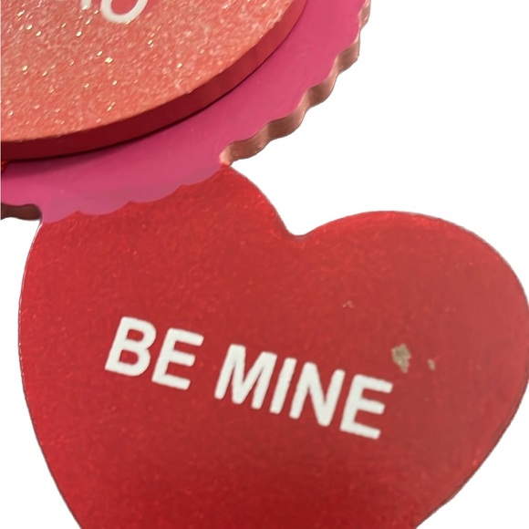 CONVERSATION HEARTS WREATH - Picture 3 of 4